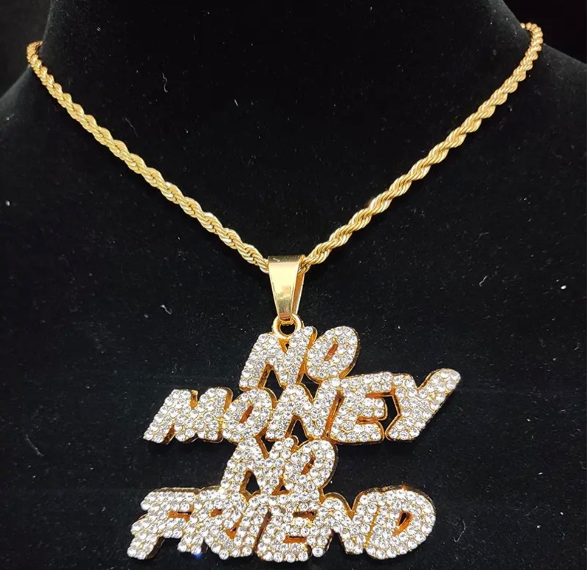 "N M N F" GOUDEN HANGER