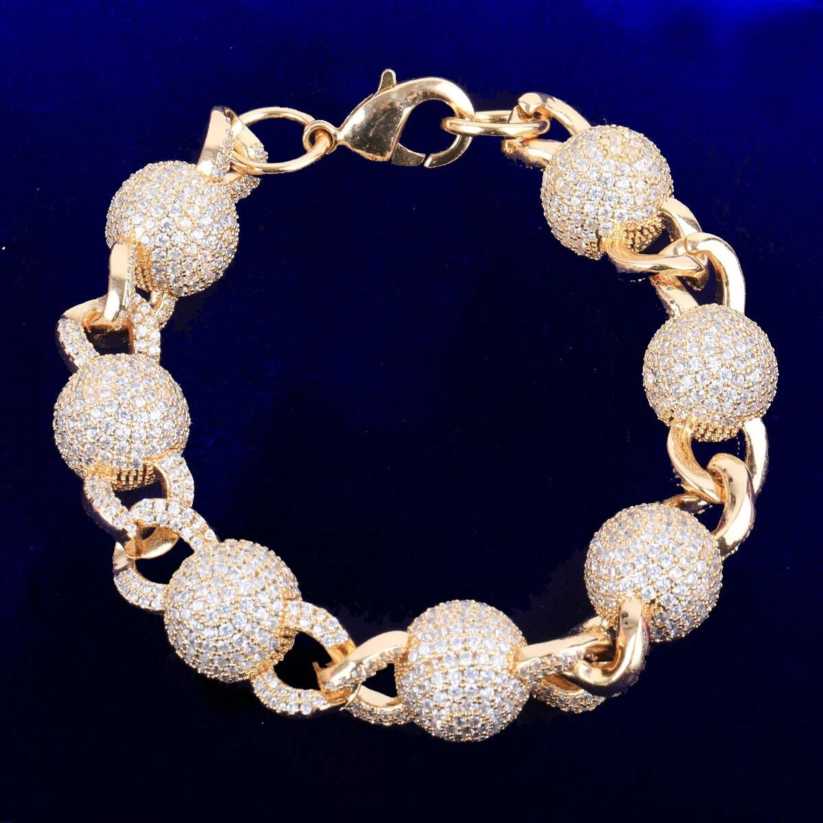 ''CUBAN BALLETJES'' GOUDEN ARMBAND