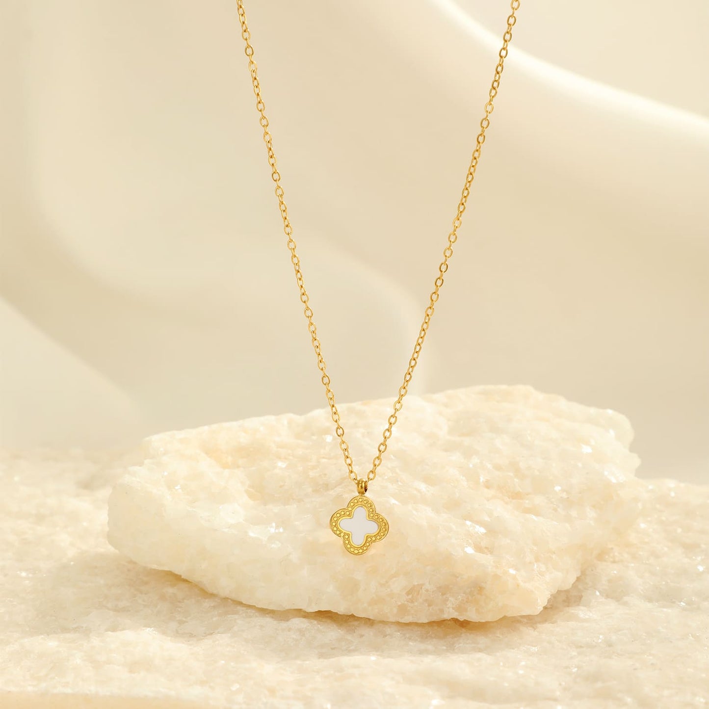 "KLAVER WIT GOUD" GOUDEN KETTING