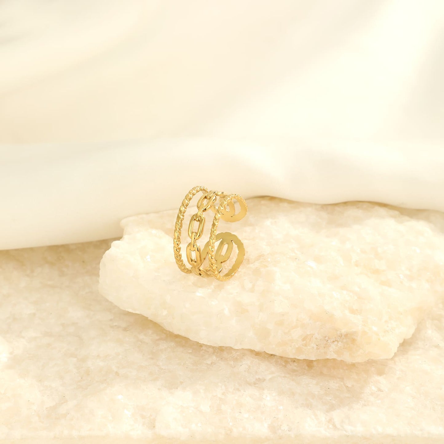 ''3 DRIELAAGS SCHAKEL"' GOUDEN RING