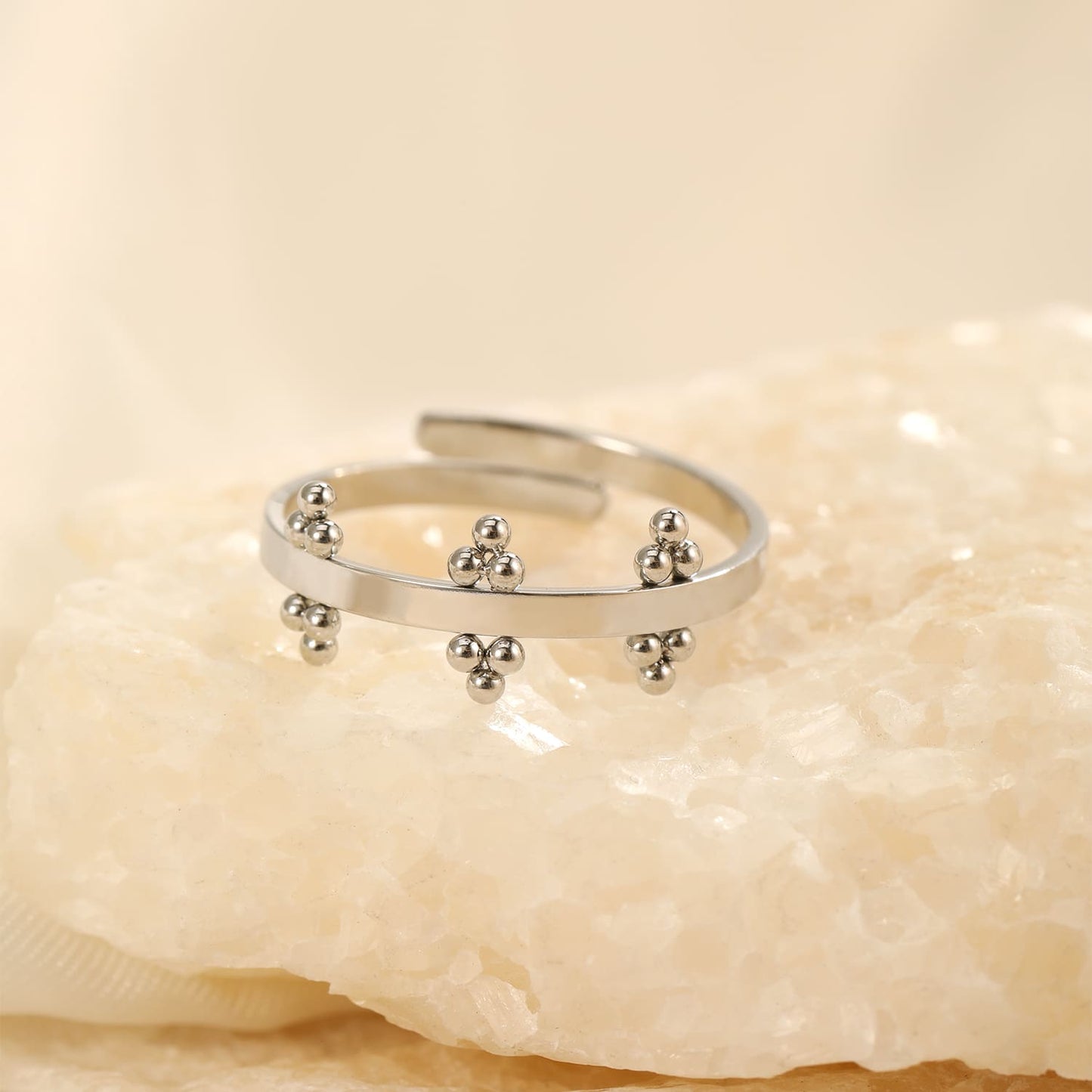 ''BOLLETJES'' ZILVEREN RING