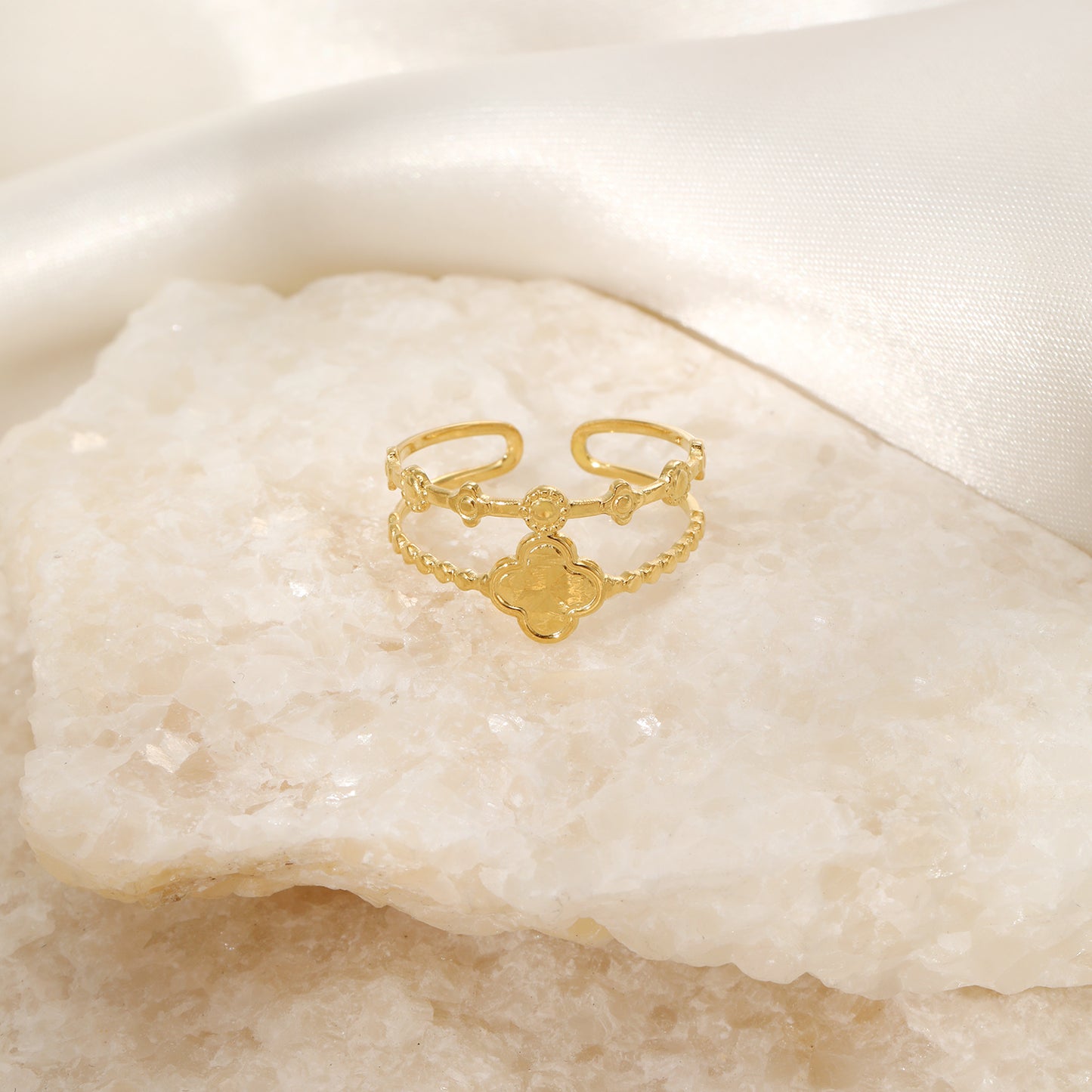 ''DUBBELE KLAVER" GOUDEN RING