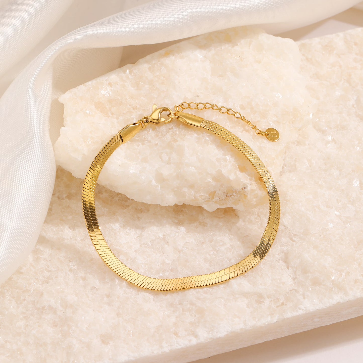 ''PLATTE'' GOUDEN ARMBAND (4mm)