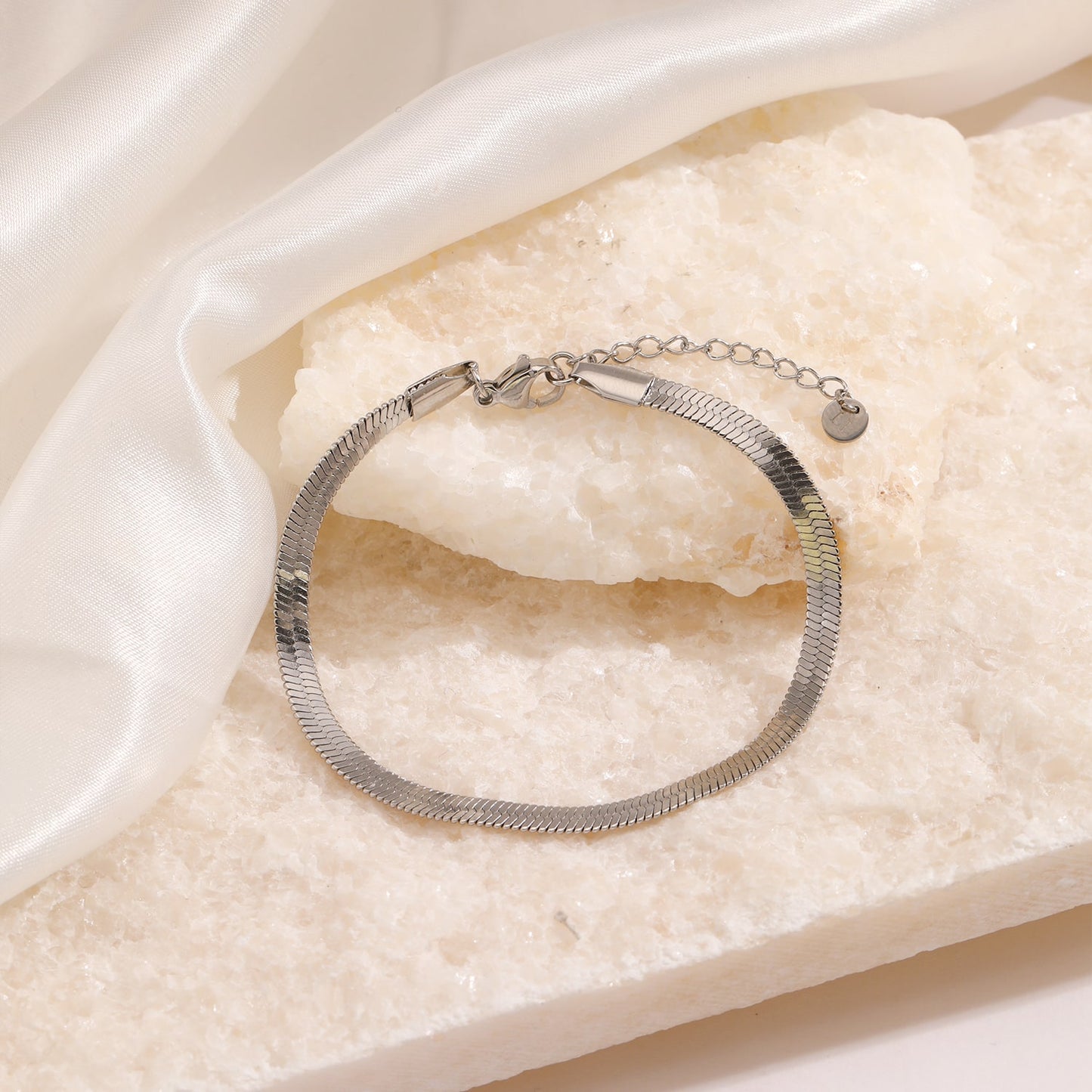 ''PLATTE'' ZILVEREN ARMBAND (4mm)
