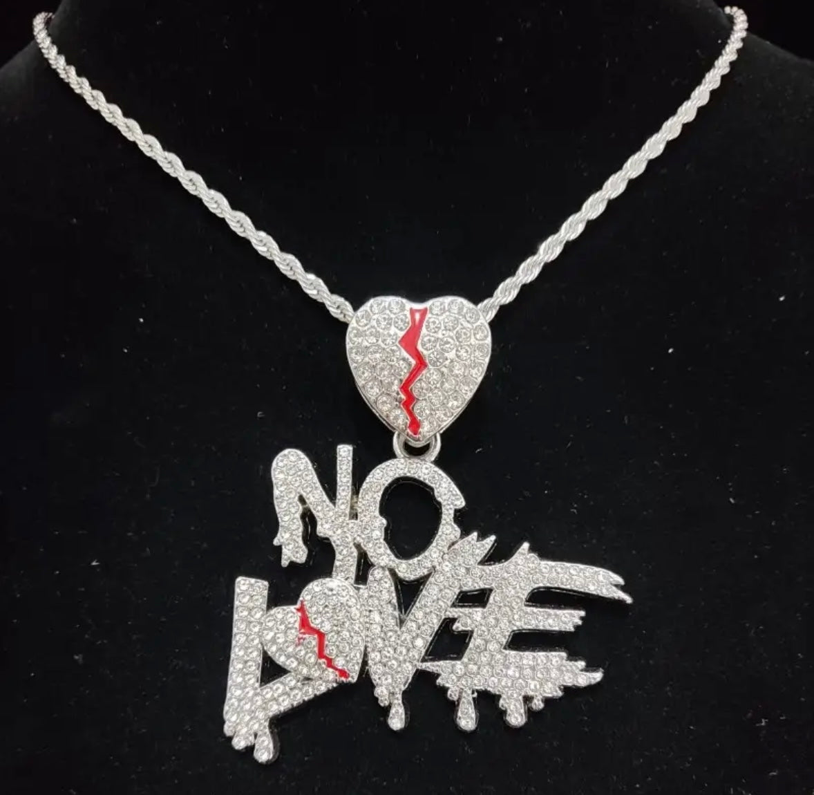 "NO LOVE" ZILVEREN HANGER