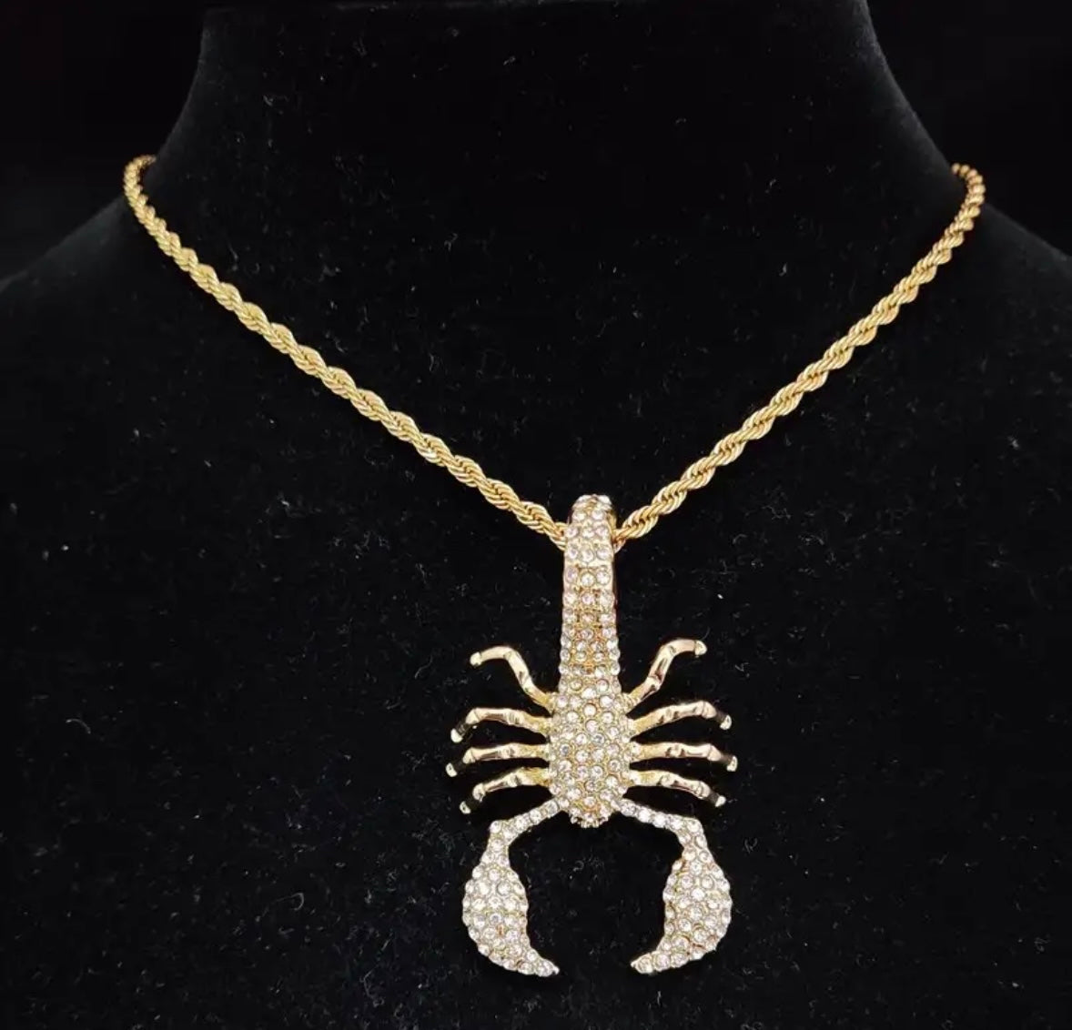 "SCORPION" GOUDEN HANGER