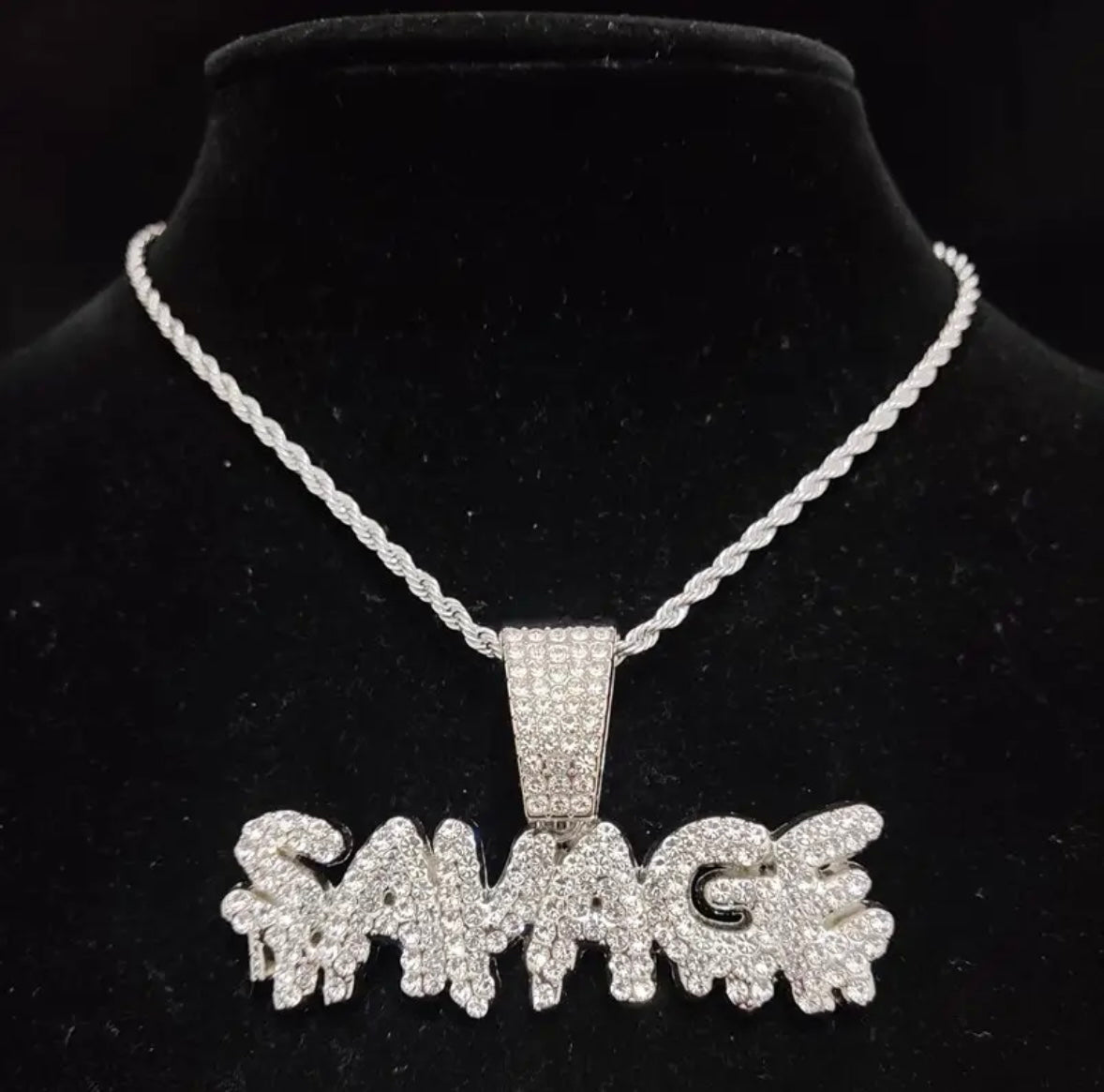 "SAVAGE" ZILVEREN HANGER