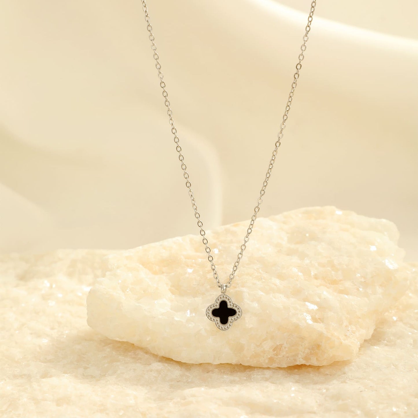 "KLAVER ZWART ZILVER" ZILVEREN KETTING