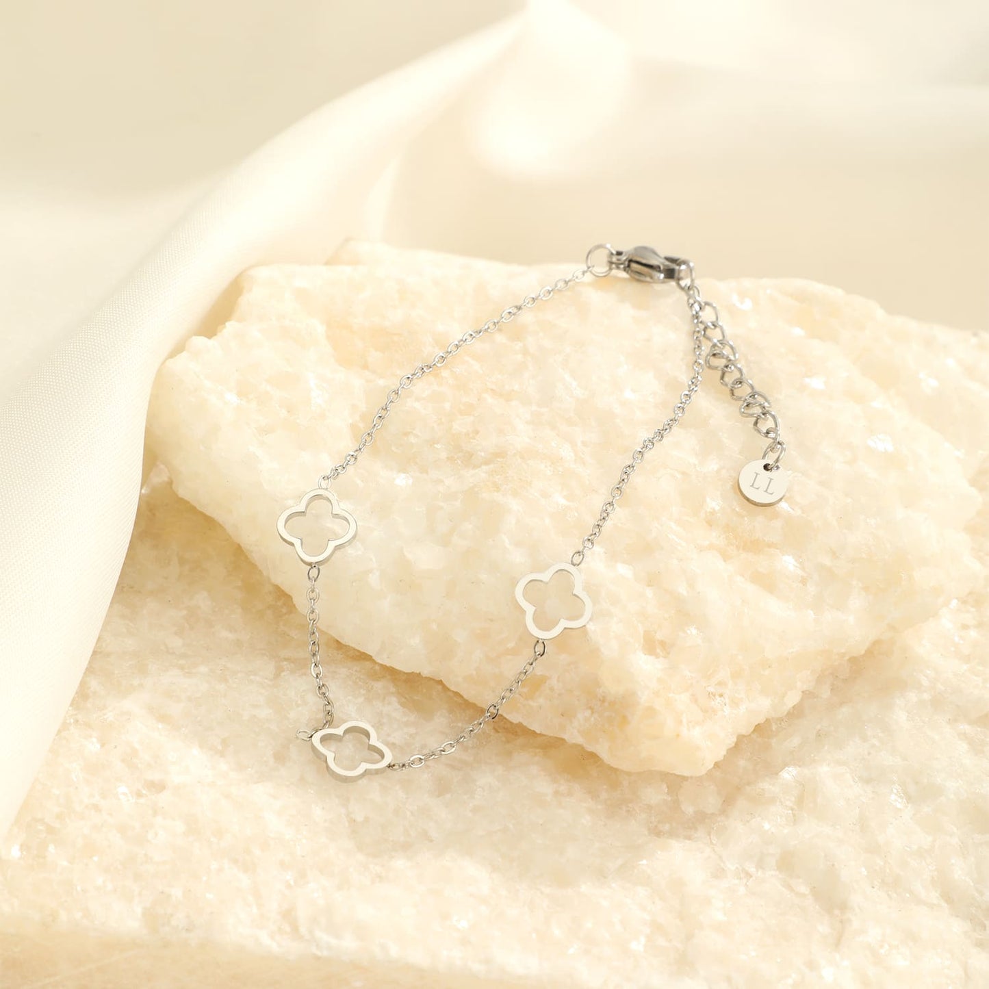 ''OPEN KLAVER'' ZILVEREN ARMBAND