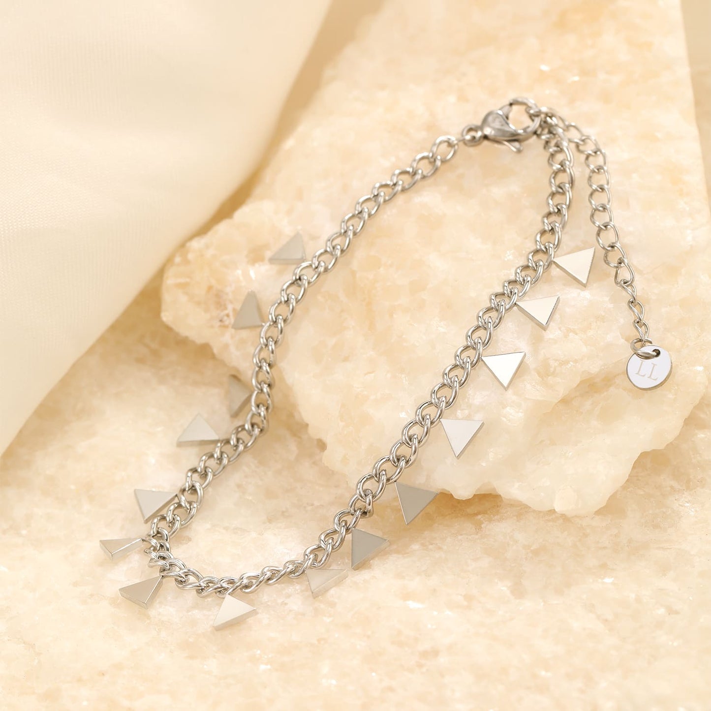 ''DRIEHOEKJES'' ZILVEREN ARMBAND