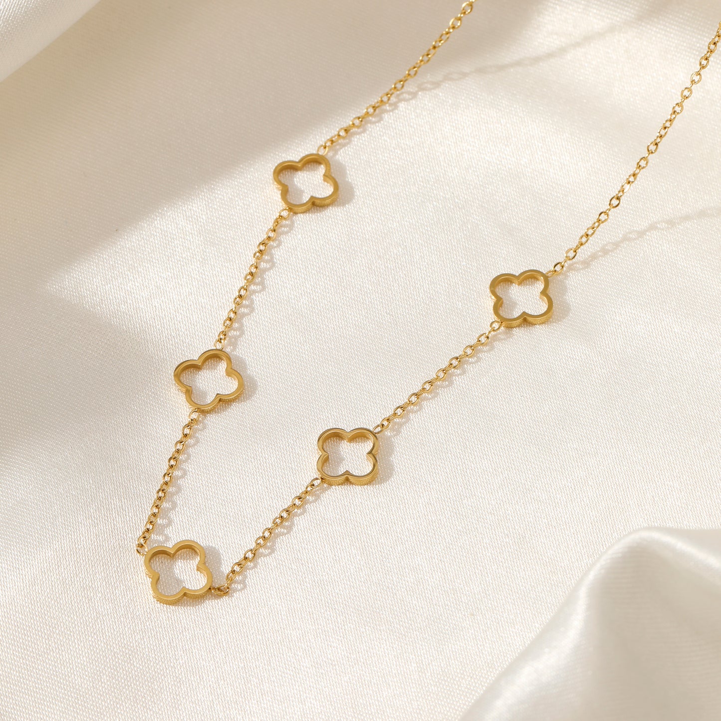 'OPEN KLAVER'' GOUDEN KETTING