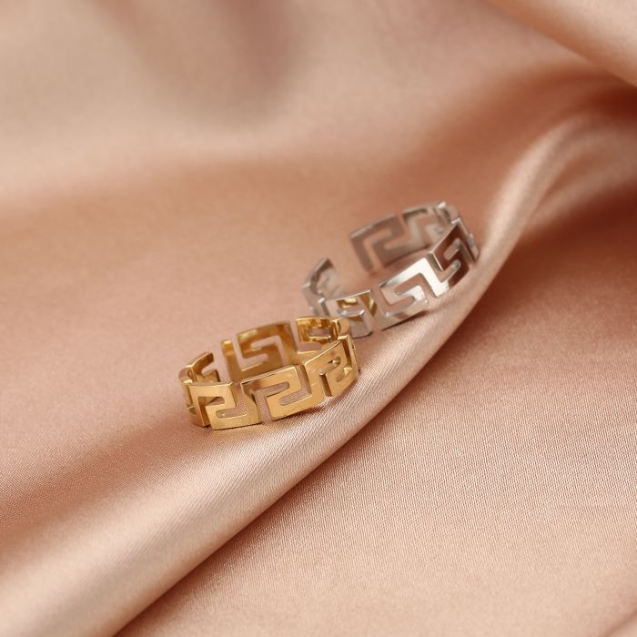 ''MOTIEF" ZILVEREN RING